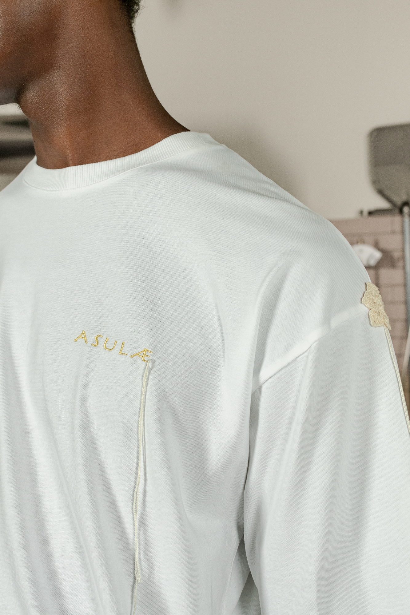Le T-shirt Brodé Fleur de Lait